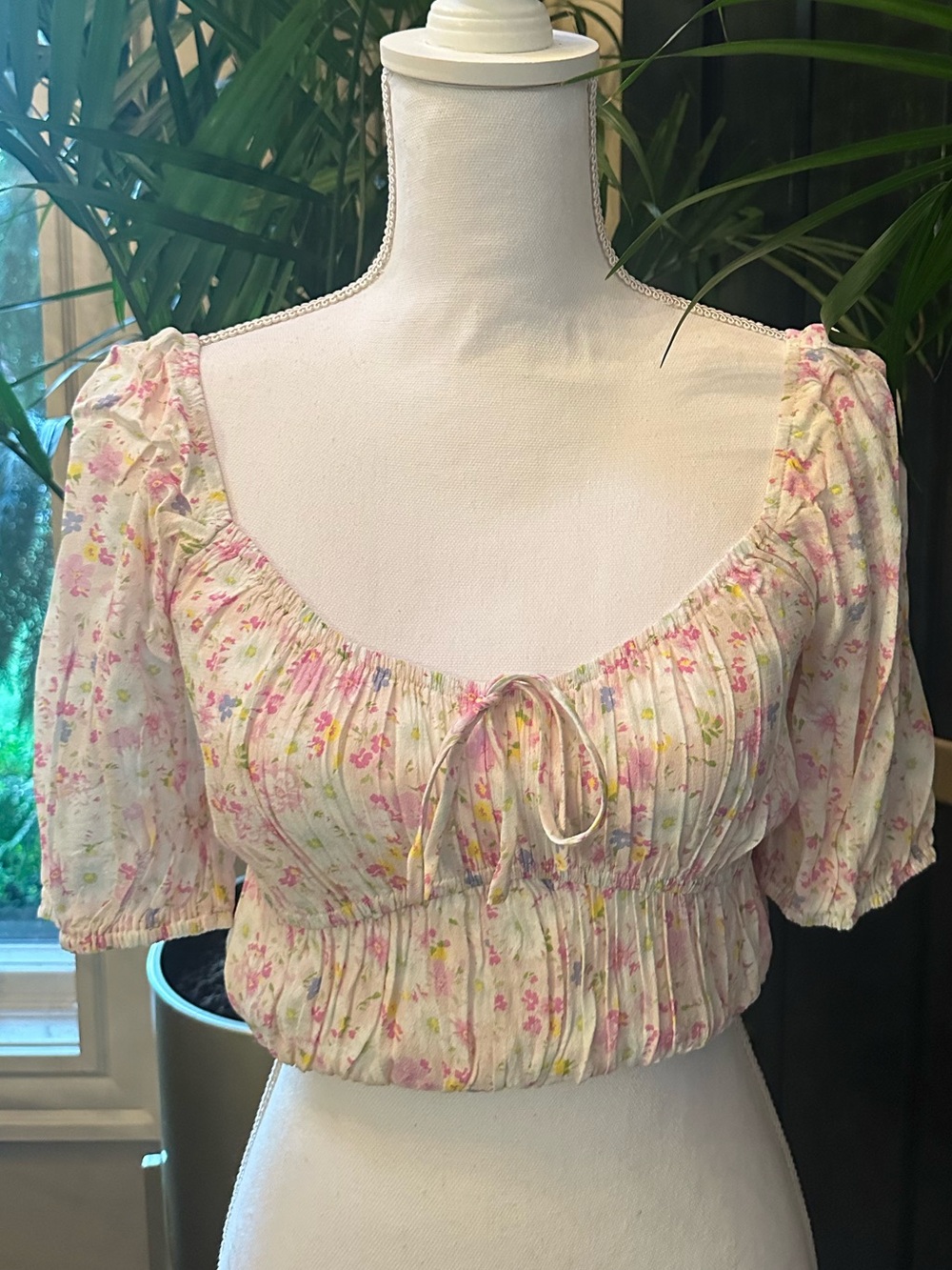 NWT ANTHROPOLOGY for ELODIE Pink Floral Puff Sleeve Tie Front Crop Top shirt Sm